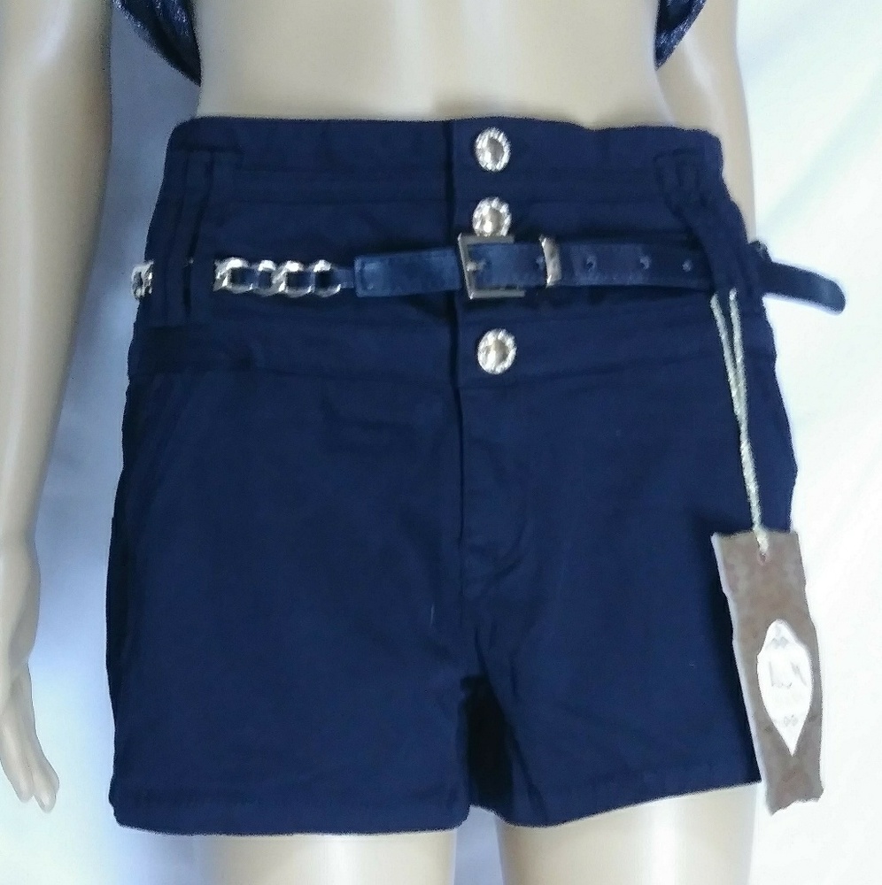 I&M New Black Shorts with belt. Size L.